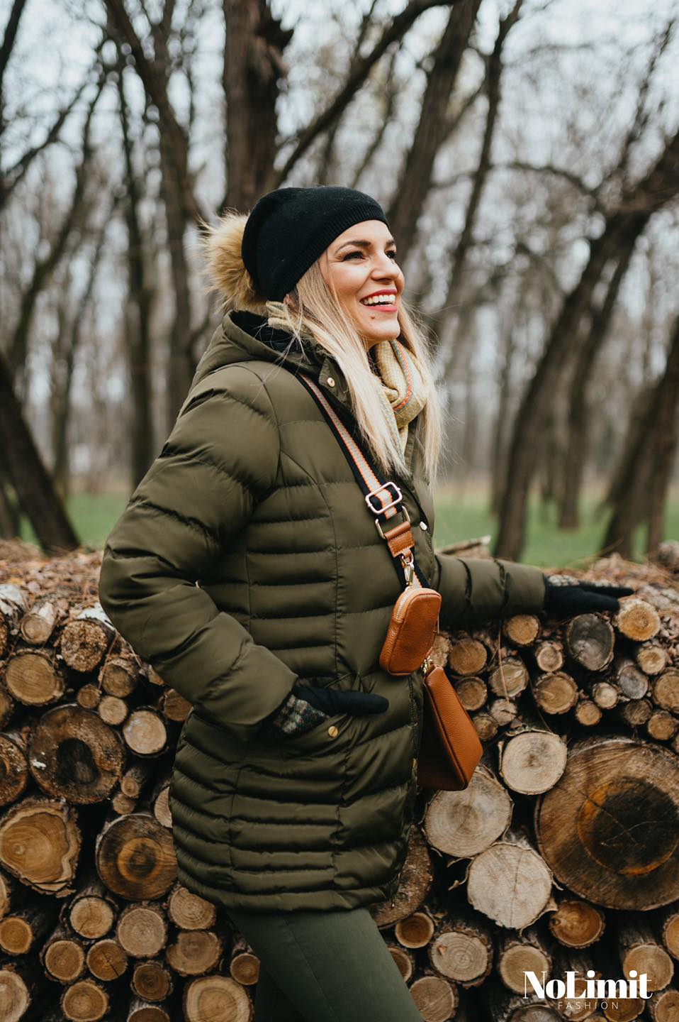 Megbeszéltük a Mikulással, és minden kötött árúra, bizonyos kabátokra és őszi/téli cuccokra -20% kedvezményt adunk!