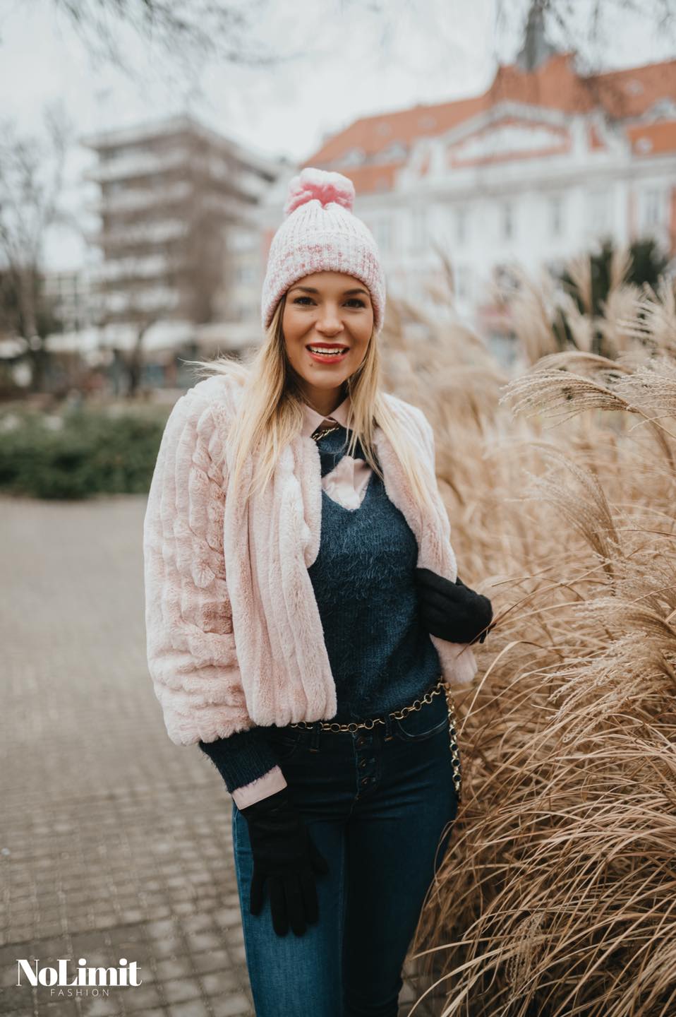 Ki szereti még a sötétkéket púder rózsaszínnel?