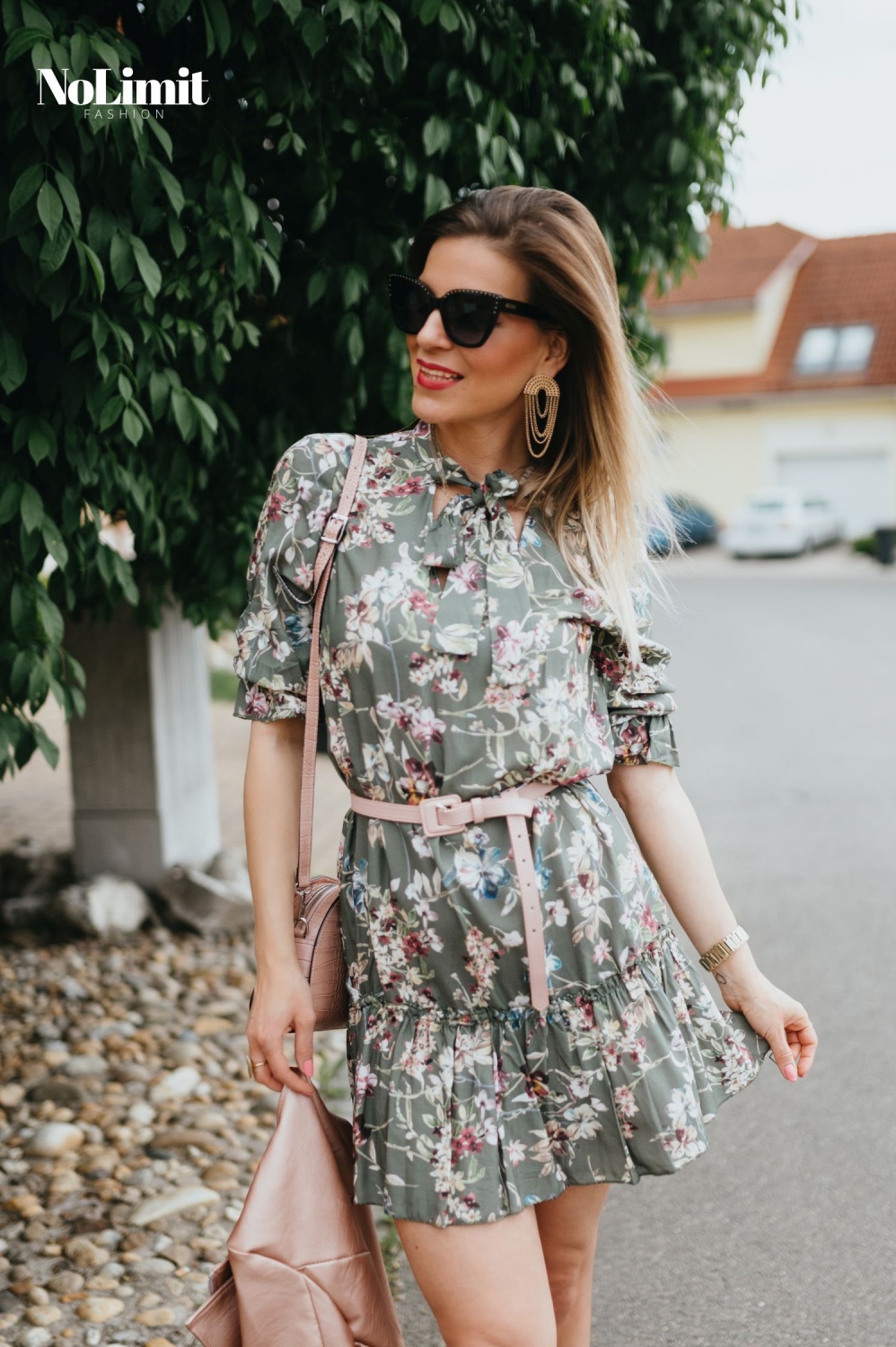 Napsütéses, virágos hétfőt Királylányok!