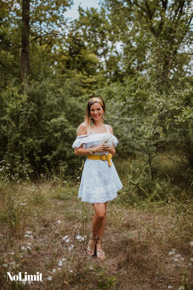 A kis fehér csipke rucik